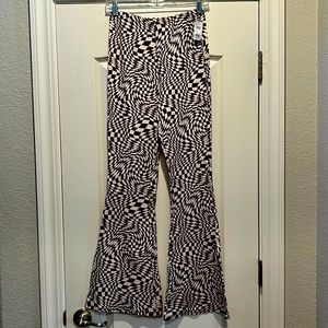 RSQ MEDIUM FLARED LEGGINGS BROWN/CREAM PATTERN NWT. Bundle2Save